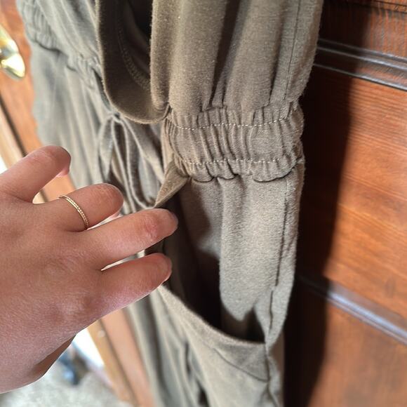 Olive Green Solid Color Short Sleeve Elastic Waist Jumpsuit Size S - Picture 5 of 10